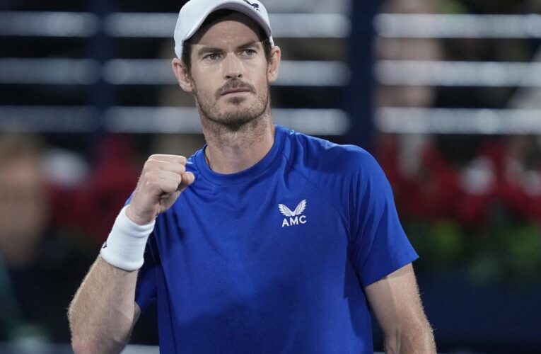 Murray fights back to reach Dubai second round