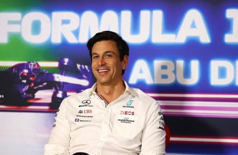 Mercedes chief Wolff signs new contract