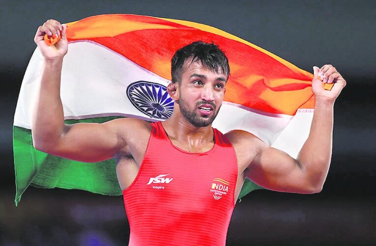 National Wrestling Championship: CWG gold medallist Naveen overcomes Yash to clinch 64kg title