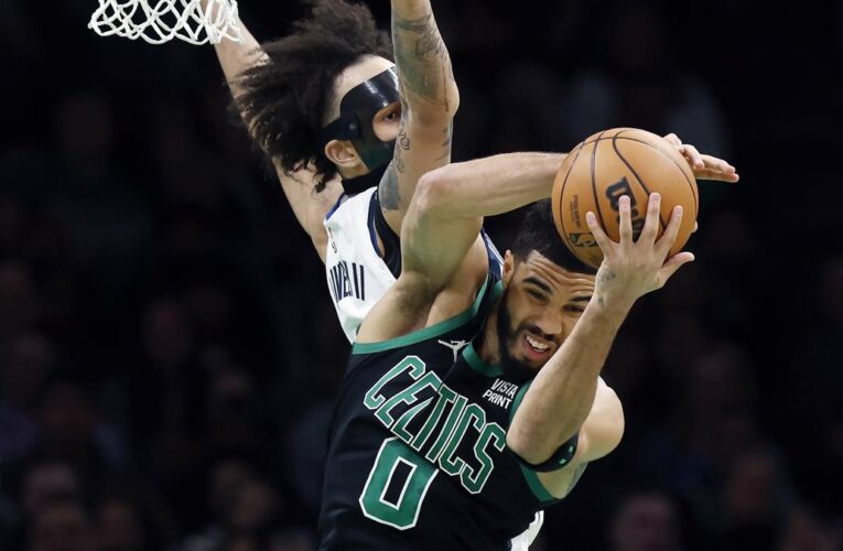 NBA roundup: Celtics routs Mavs in 10th straight win