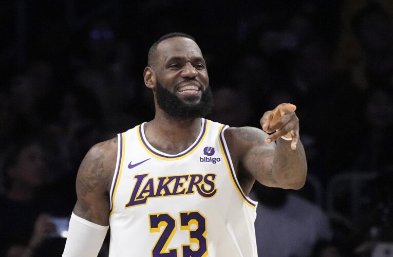 LeBron James reaches 40,000 points to extend his record as the NBA’s scoring leader