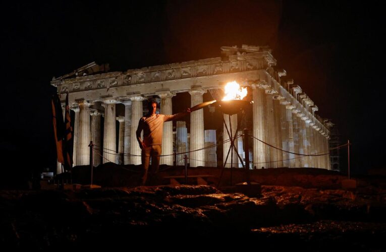 Olympic torch makes Acropolis overnight stop a week before Paris handover