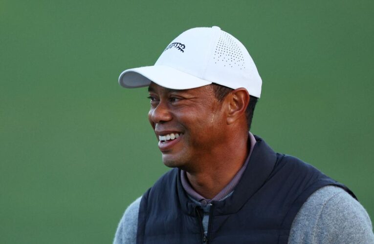 Tiger begins long walk for Masters history as play resumes