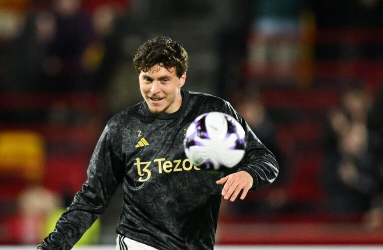 Man United’s Lindelof and Martinez out for a month with injuries