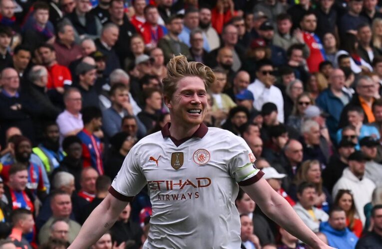 Premier League: De Bruyne double helps City beat Palace and march on in title race