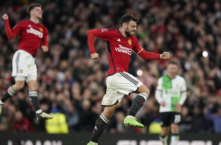 Manchester United vs Liverpool LIVE streaming info: When, where to watch MUN v LIV; Predicted XI