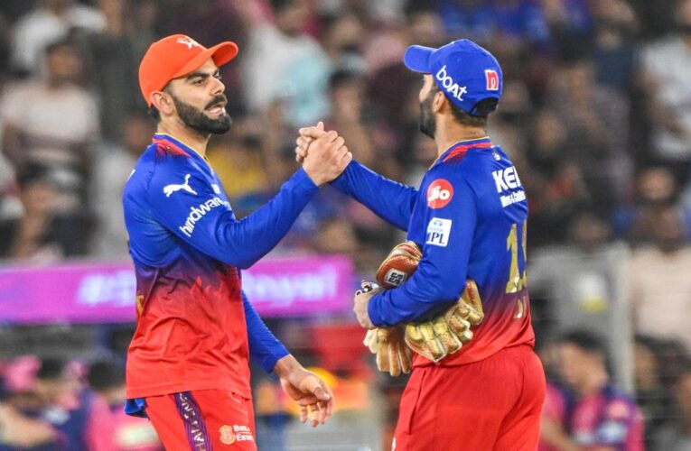 IPL 2024, Eliminator: Royal Challengers Bengaluru players give Dinesh Karthik guard of honour in possible farewell