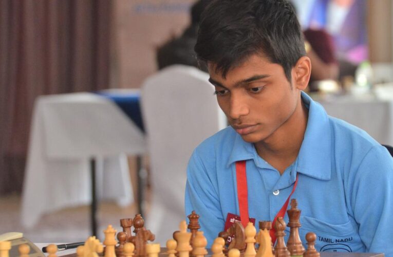 Aravindh Chithmabaram beats Salem to claim sole lead in Sharjah