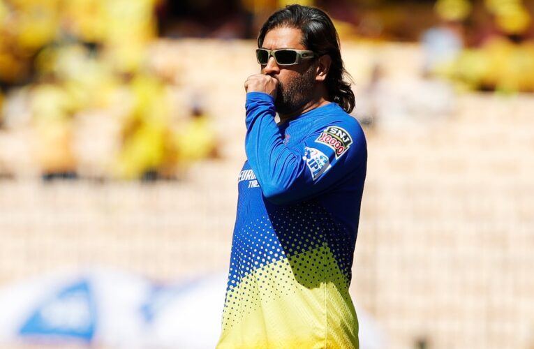 “Doesn’t Make Sense”: Justin Langer Stunned By MS Dhoni’s ‘Unbelievable’ Hero Worship While Hardik Pandya Is Slammed