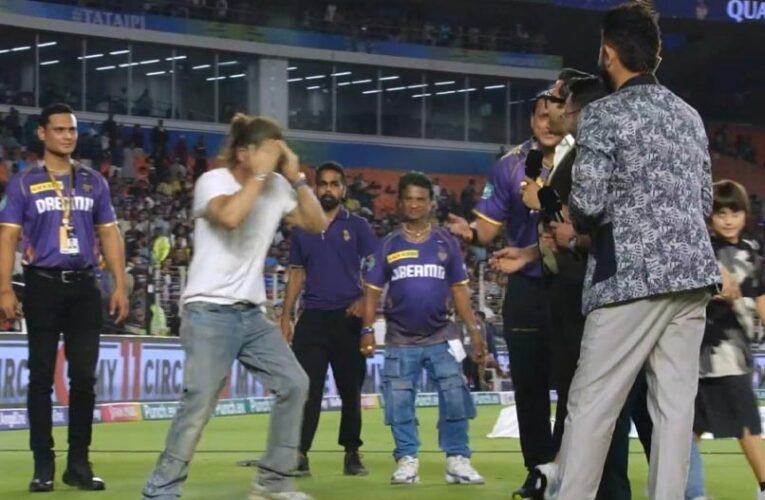 Shah Rukh Khan Instantly Regrets Mistake During Lap Of Honour After KKR IPL 2024 Final Entry