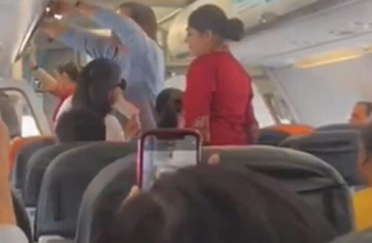 MS Dhoni Takes Economy Class Flight From Bengaluru To Ranchi, Leaves Netizens Impressed. Watch