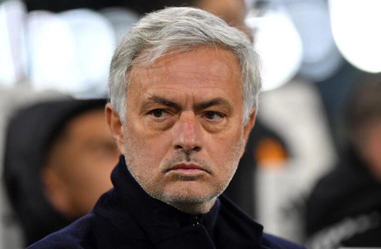 Turkish club Fenerbahce begins negotiations with coach Mourinho