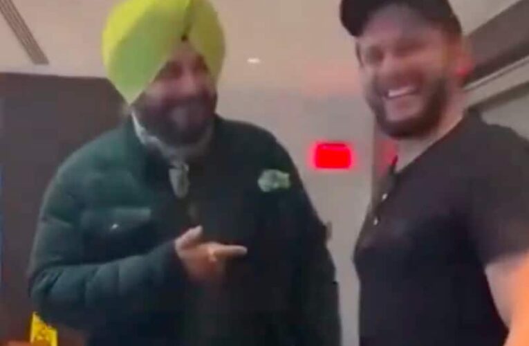India vs Pakistan: Navjot Singh Sidhu Meets Shahid Afridi. Chat Goes Viral Ahead Of T20 World Cup Clash – Watch
