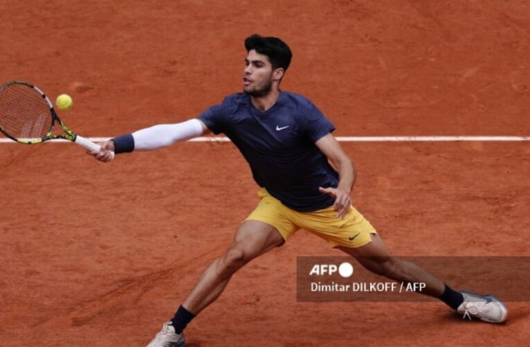 Carlos Alcaraz And Stefanos Tsitsipas Progress, Set Up French Open Quarter-Final Clash