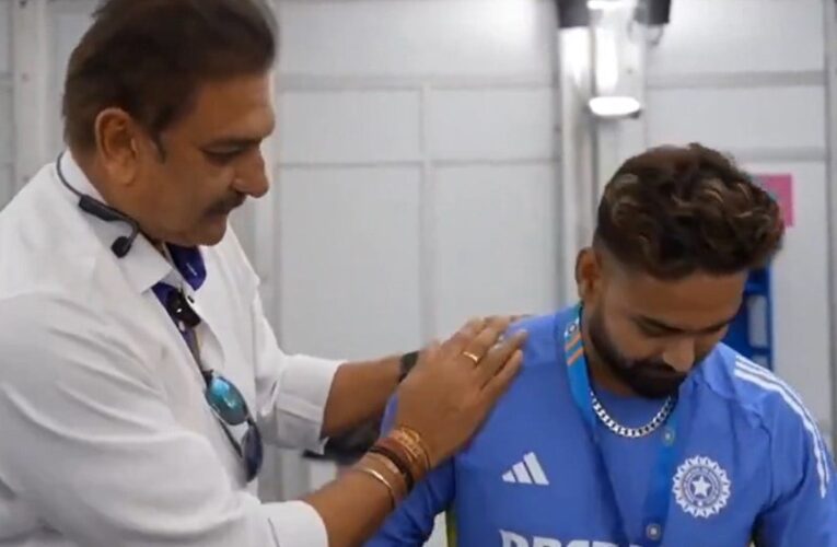 “Teary Eyed…”: Ravi Shastri Gets Emotional As He Presents ‘Best Fielder’ Award To Rishabh Pant