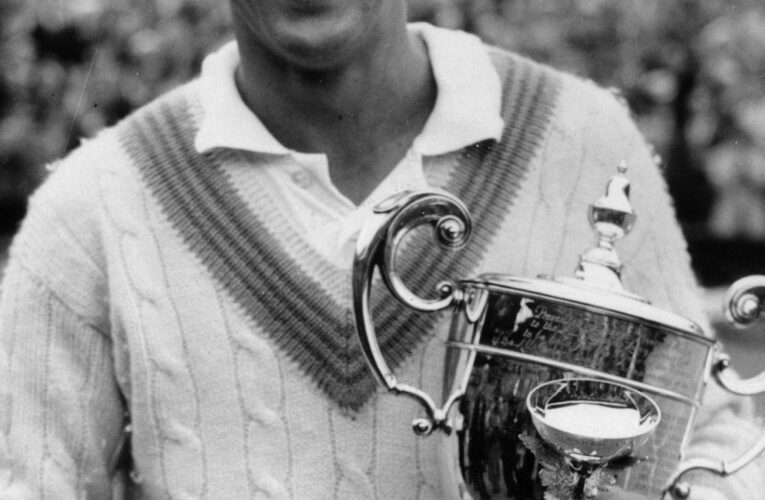 Vic Seixas, a Wimbledon champion and tennis Hall of Famer, dies at 100