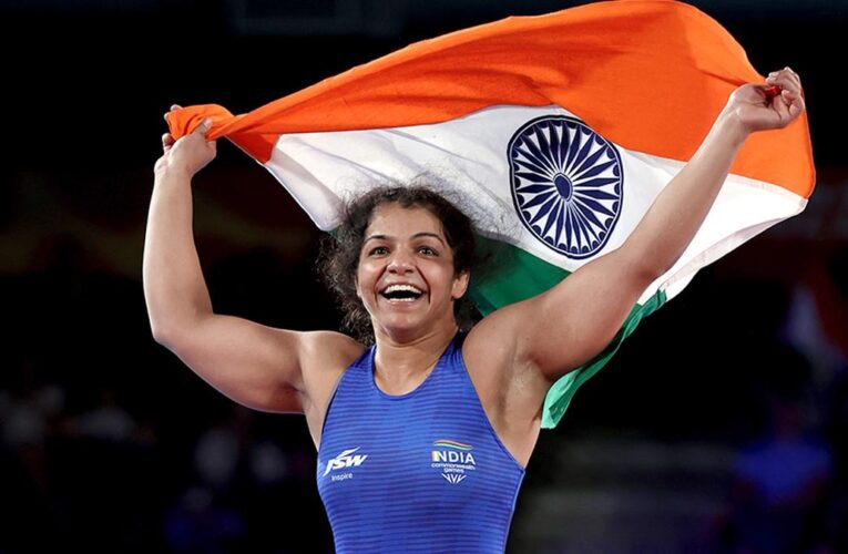 Sakshi Malik, Geeta Phogat announce Wrestling Champions Super League