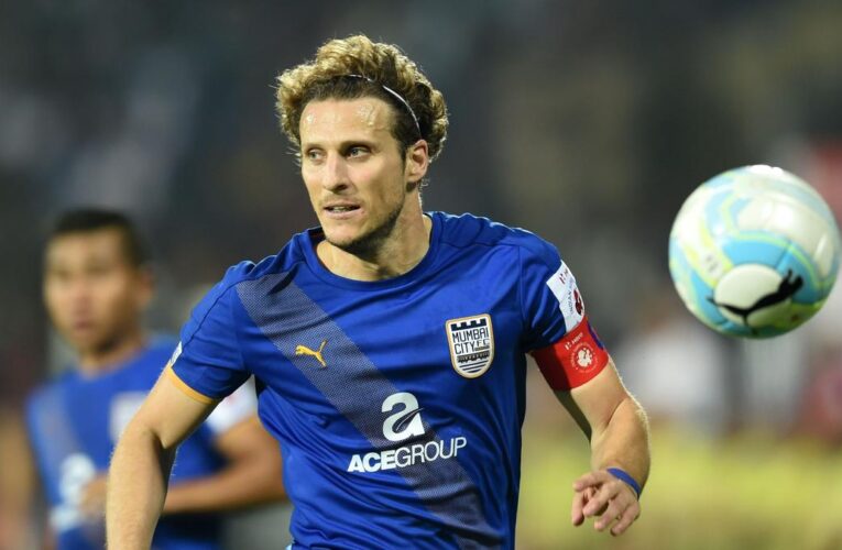 Former Uruguay striker Forlan to play in professional tennis tournament