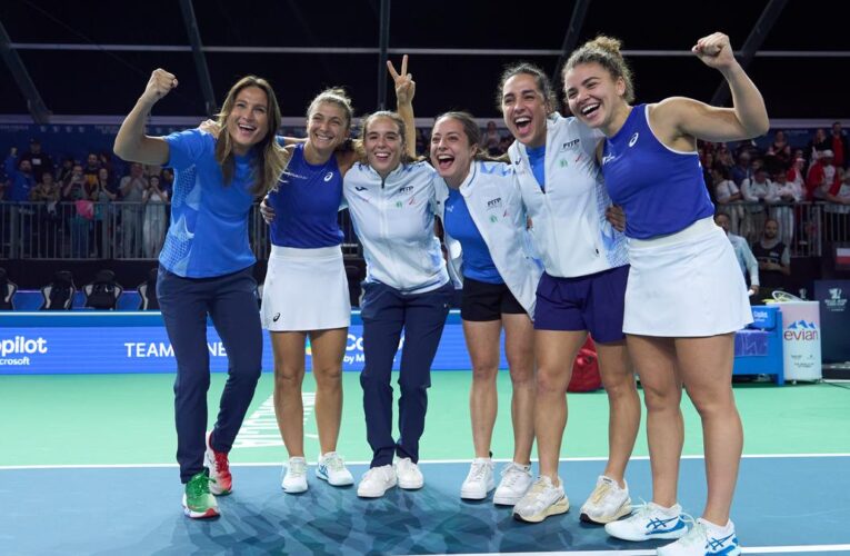 Italy beats Swiatek’s Poland 2-1 in a thriller to reach Billie Jean King Cup final