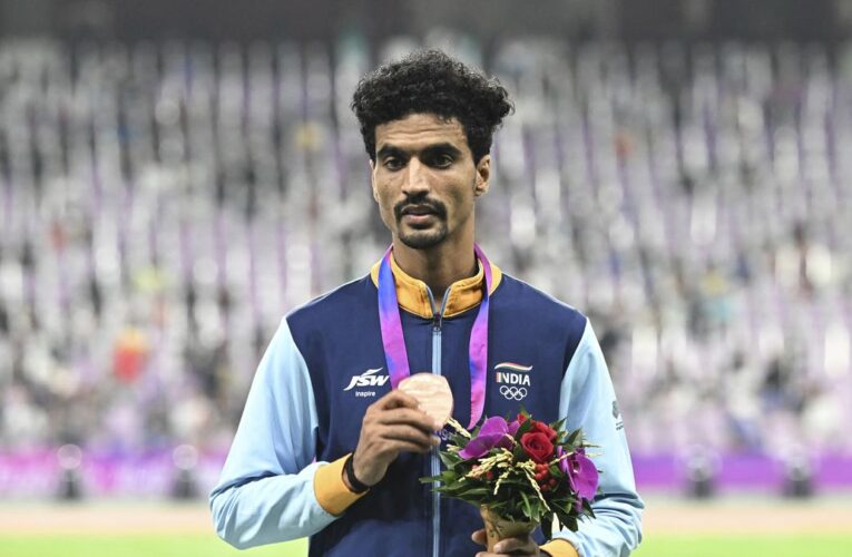 Asian Games bronze medallist Gulveer Singh betters own 10,000m NR in Hachioji Long Distance meet in Japan.
