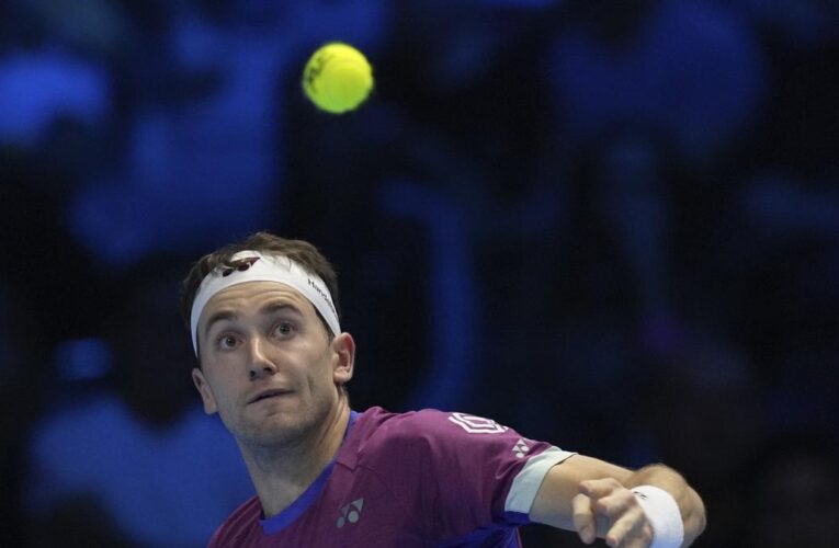 Ruud beats Alcaraz in ATP finals opener