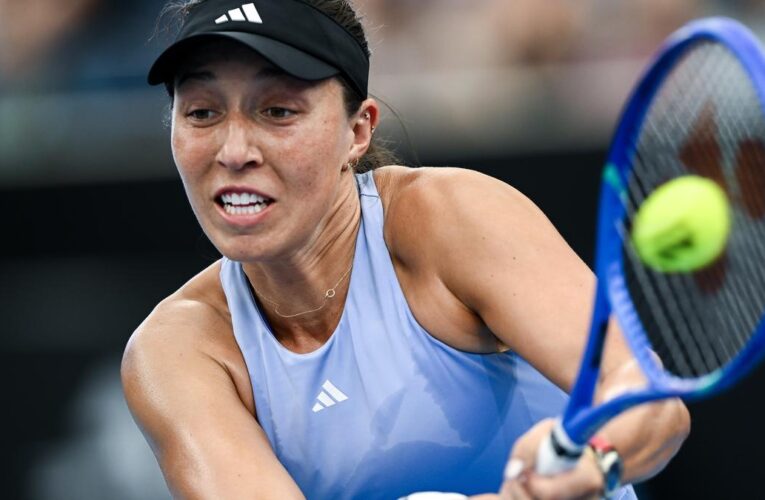 Pegula launches season in style, Navarro also wins at Melbourne tune-up
