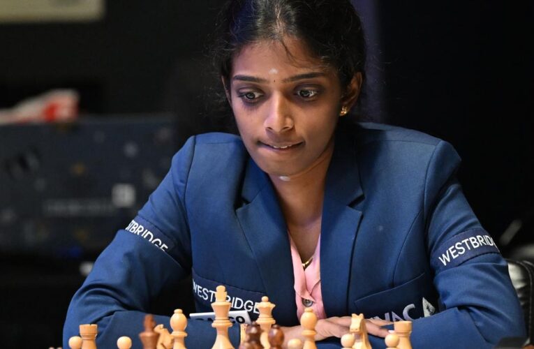 Watch: Uzbek GM Yakubboev says sorry to Vaishali for handshake furore with flowers and chocolates
