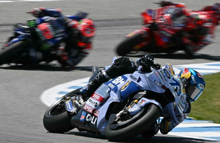 Two motorbike riders die in crash during British Supersport Championship race