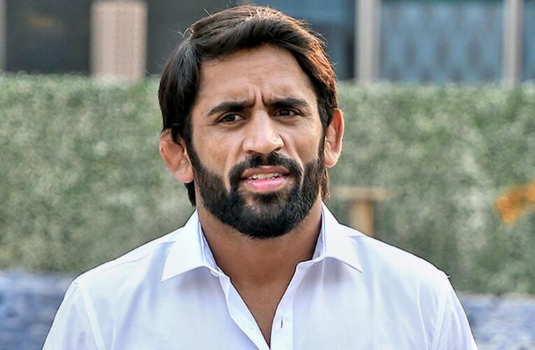 Bajrang tenders unconditional apology for sullying coach Dahiya’s name