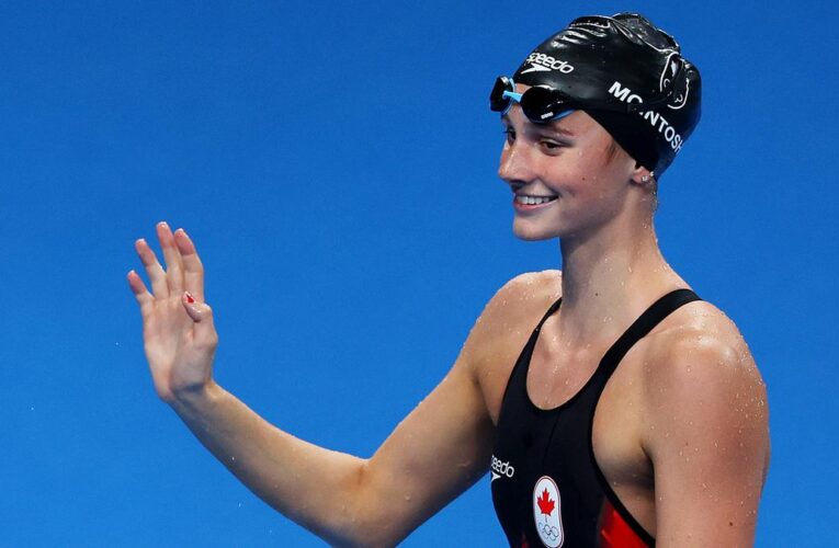 World Record in Swimming! McIntosh crushes 400m freestyle record