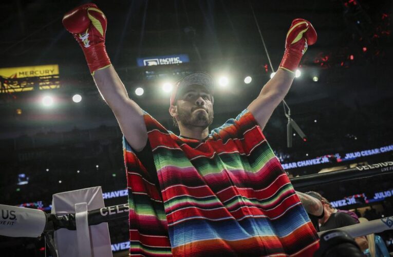 Mexican boxer Julio Cesar Chavez Jr. returns to training after US deportation