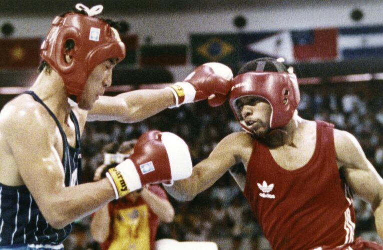 Roy Jones Jr. gets 1988 Olympic gold medal from the man who beat him