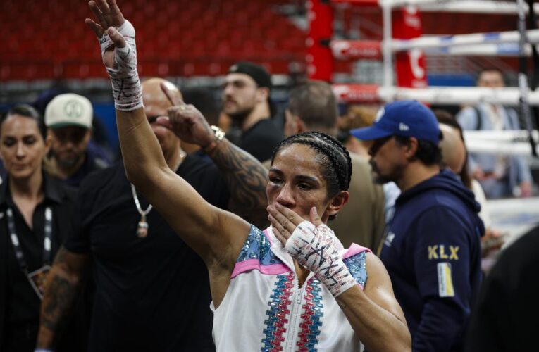 Boxing: Amanda Serrano battles swollen eye vs Tellez to retain world titles