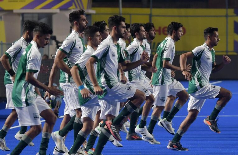 Pakistan Hockey Controversy — PHF chief resigns, coach also offers to step down